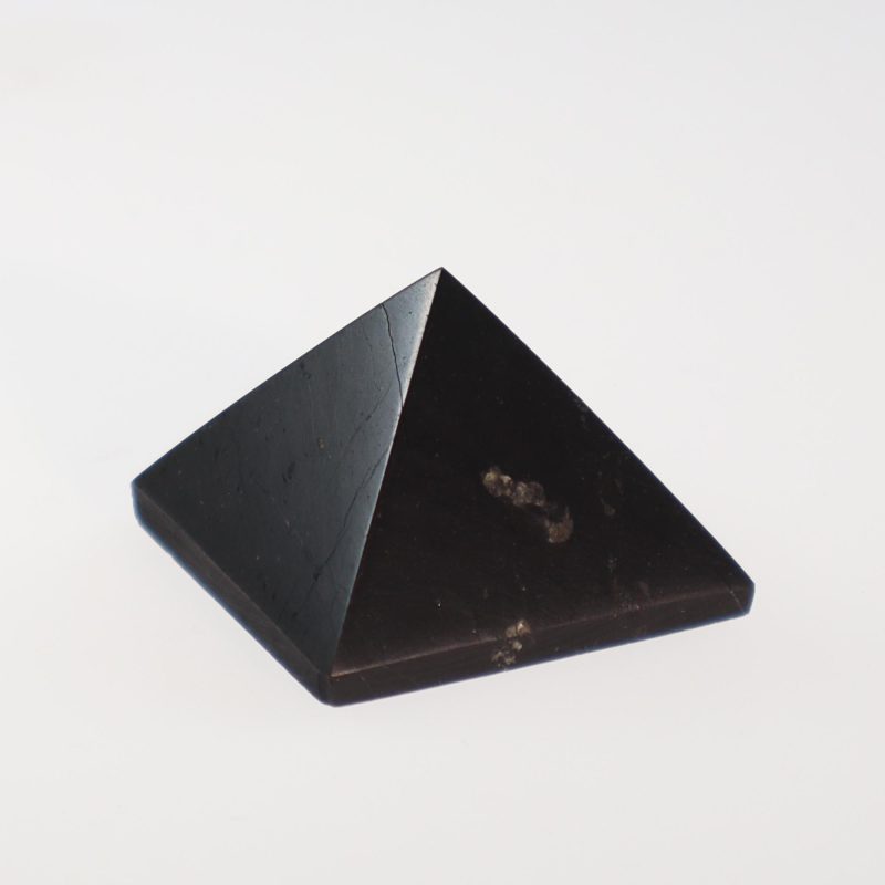 YumNaturals Shungite pyramid small 2K72